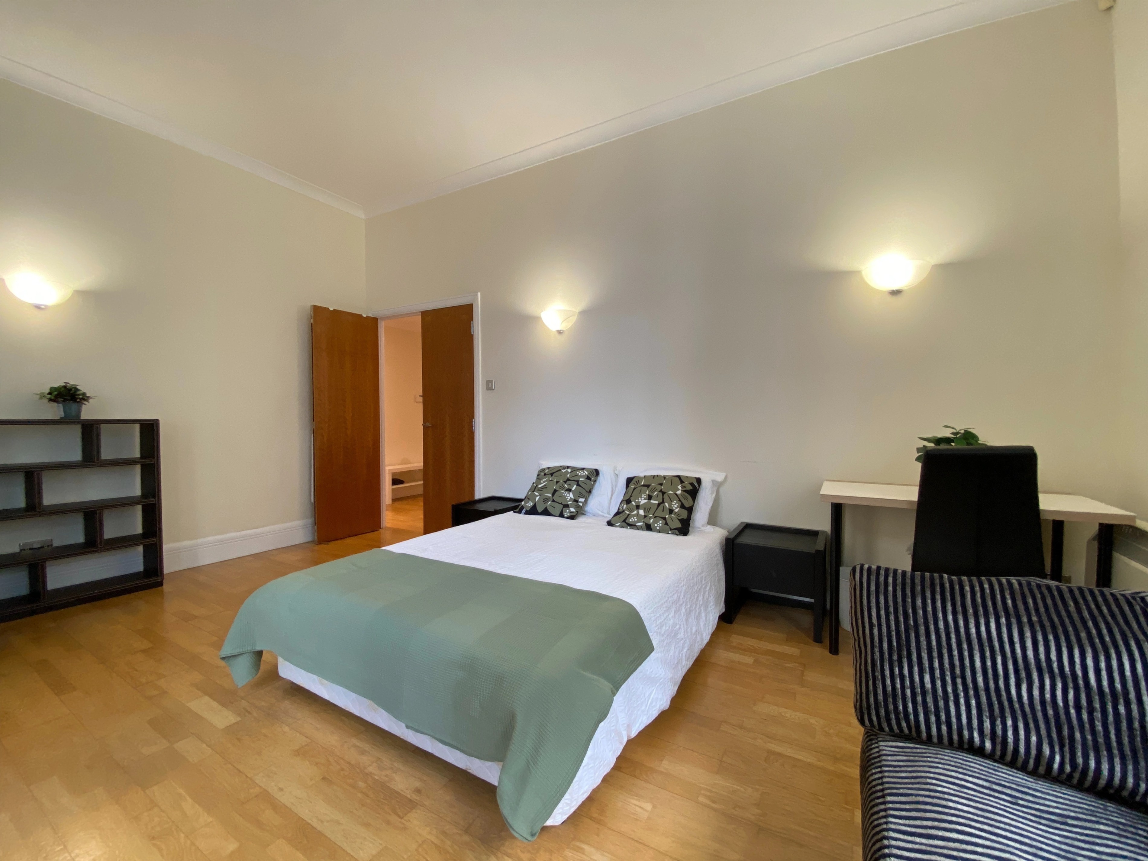 Waterloo｜County Hall 215WB｜3B2B