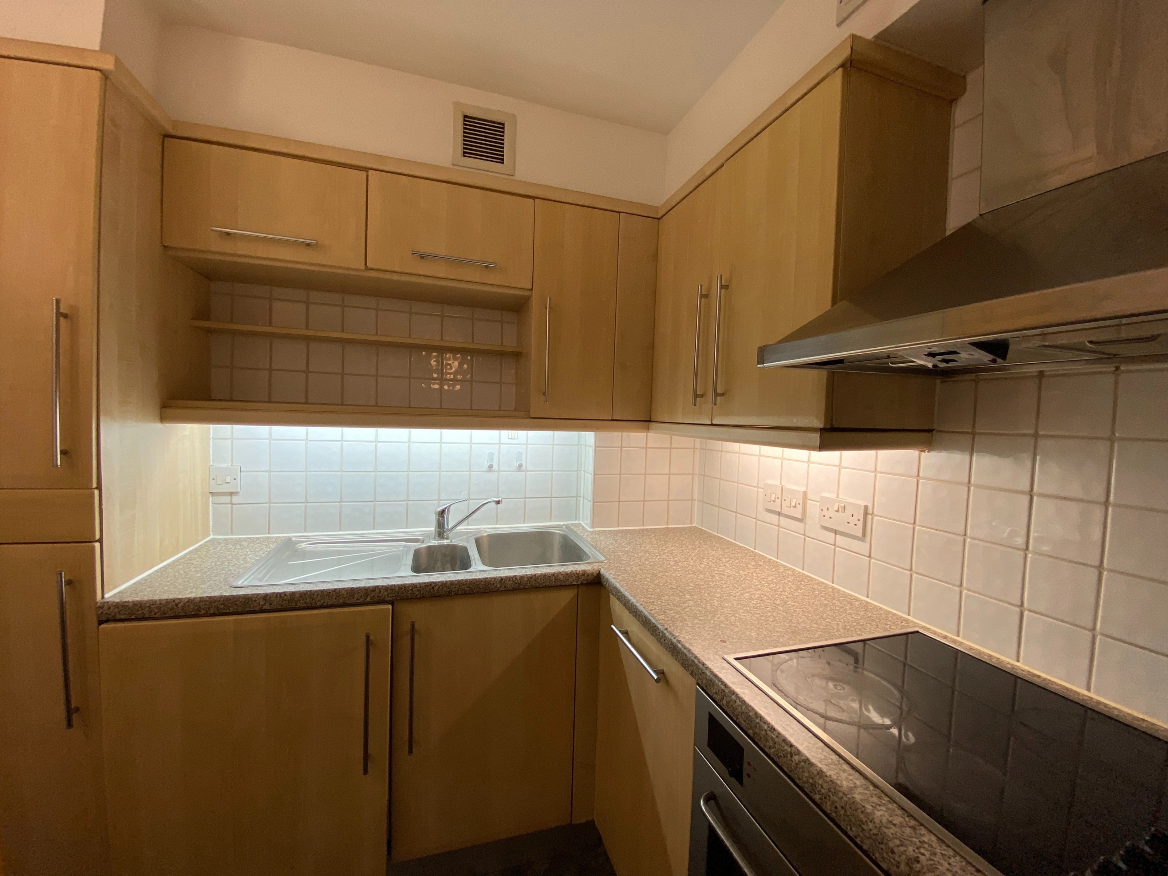 Waterloo｜County Hall 143SB｜2B1B