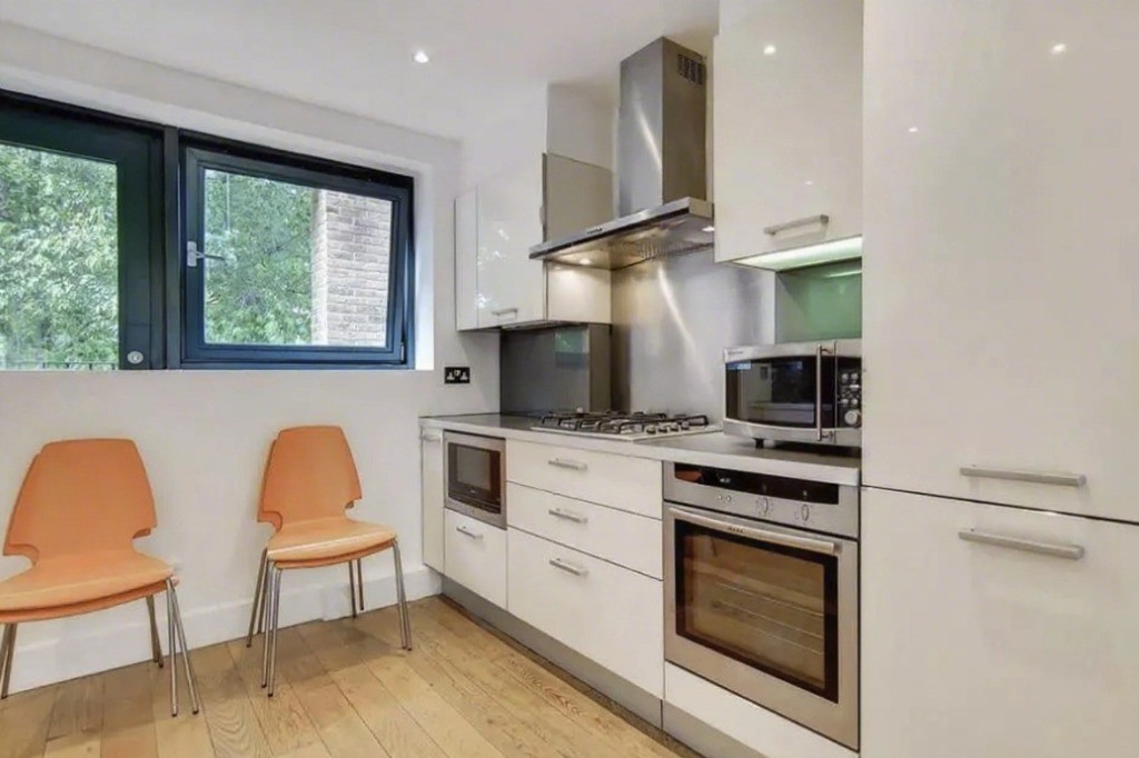 Euston｜Drummond Street｜2B2B