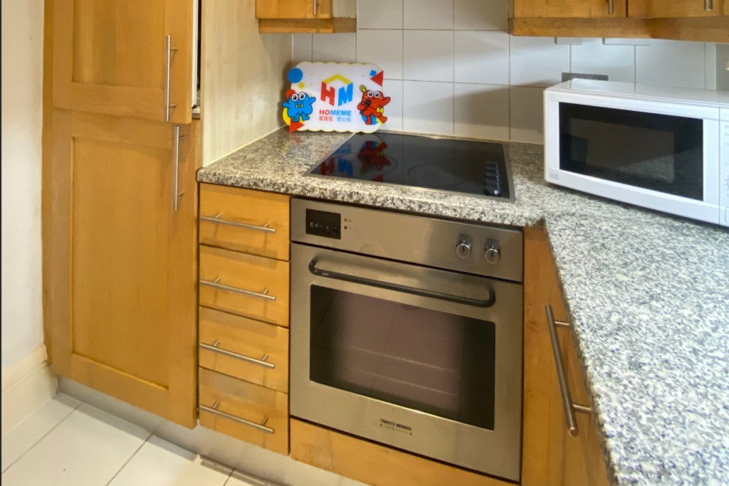 Waterloo｜White House Apartments 301WH｜3B2B 