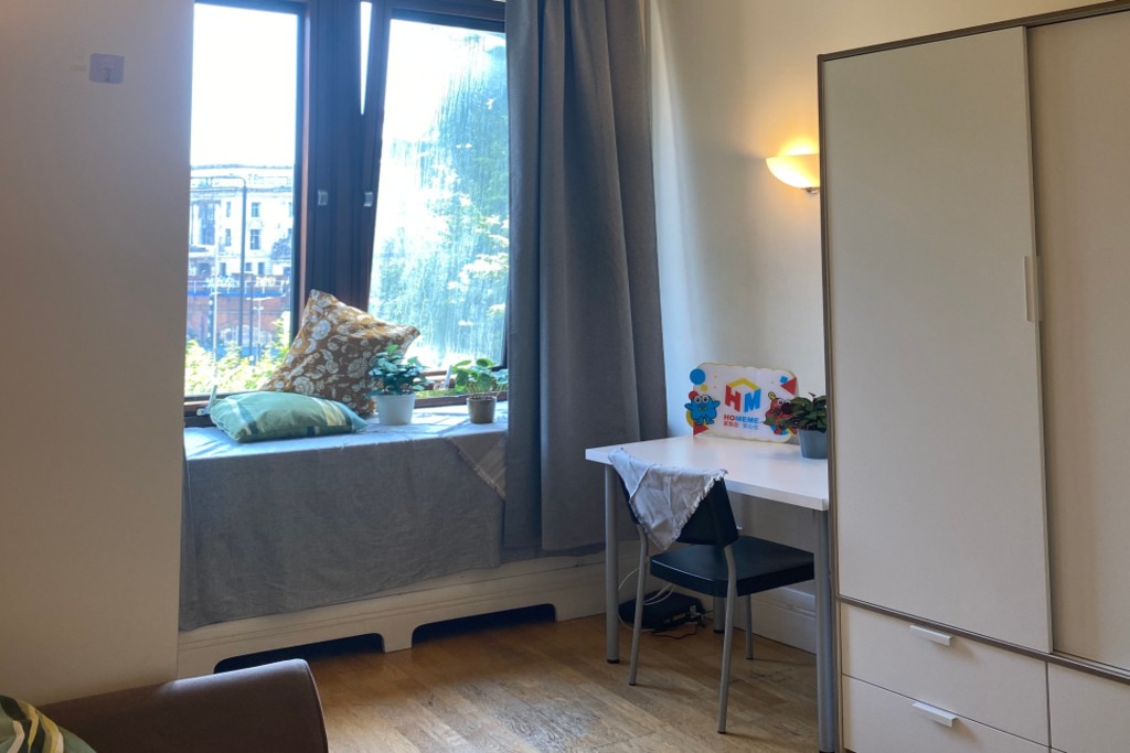 Waterloo｜White House Apartments 301WH｜3B2B 