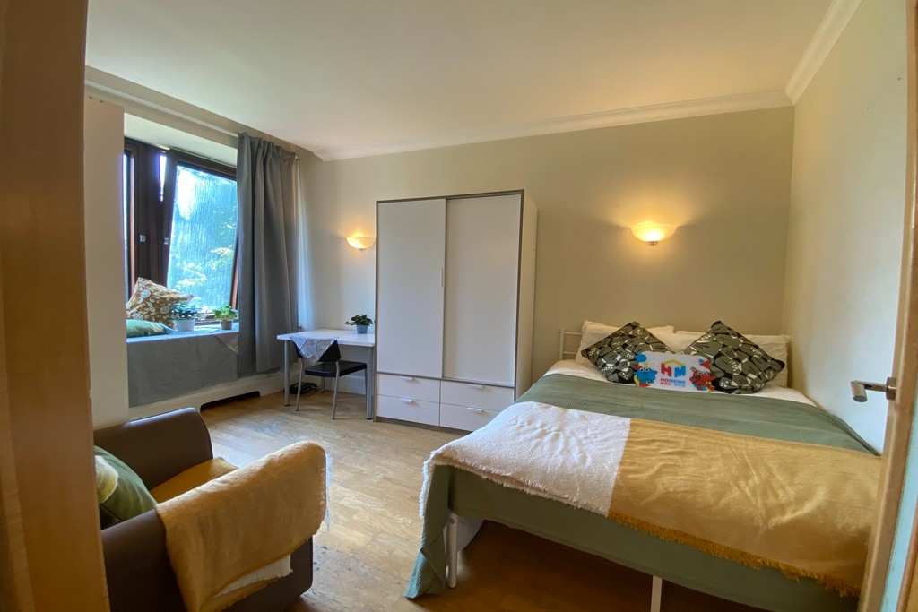 Waterloo｜White House Apartments 301WH｜3B2B 