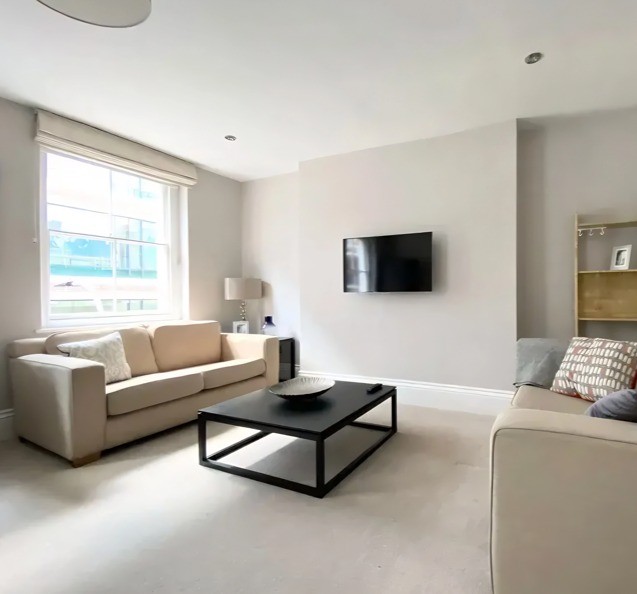 Kingscross丨Huntley Street丨3B2B